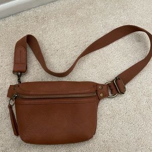 Universal Thread crossbody Fannie pack bag / purse